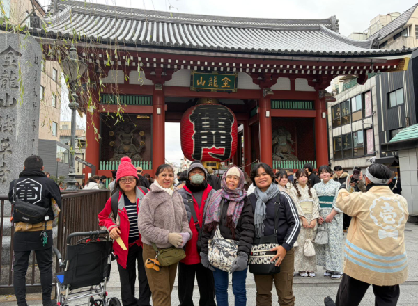 Kizuna guests at Senso-ji